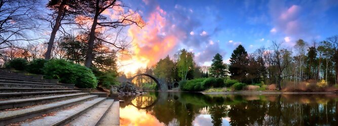 Trip Ayurveda Reisetipps - Teufelsbrücke wird die Rakotzbrücke in Kromlau, Deutschland, genannt. Ein mystischer, idyllischer wunderschöner Ort; eine wahre Augenweide, wenn sich der Brücken Rundbogen im See spiegelt und zum Kreis vervollständigt. Ein märchenhafter Besuch, im blühenden Azaleen & Rhododendron Park. Der Azaleen- und Rhododendronpark Kromlau ist ein ca. 200 ha großer Landschaftspark im Ortsteil Kromlau der Gemeinde Gablenz im Landkreis Görlitz. Er gilt als die größte Rhododendren-Freilandanlage als Landschaftspark in Deutschland und ist bei freiem Eintritt immer geöffnet. Im Jahr 1842 erwarb der Großgrundbesitzer Friedrich Hermann Rötschke, ein Zeitgenosse des Landschaftsgestalters Hermann Ludwig Heinrich Fürst von Pückler-Muskau, das Gut Kromlau.