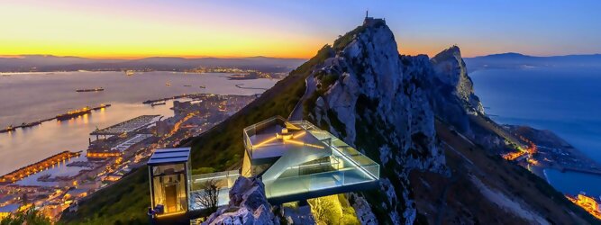 Trip Ayurveda Reisetipps - Ein ehemaliger militärischer Aussichtspunkt, der in eine hochmoderne Glasplattform und einen Gehweg umgewandelt wurde, der einen unvergleichlichen Blick über das Mittelmeer bietet. Ein ununterbrochener 360º-Panorama-Aussichtspunkt, der so spektakulär ist wie nirgendwo sonst auf der Welt. Betreten Sie die 360-Grad-Umgebung und bekommen Sie ein Gefühl für die Freiheit und die Heiterkeit, die Sie beim Skywalk erleben werden. Die Militärgeschichte Gibraltars während des Zweiten Weltkriegs veranschaulicht Gibraltars Position als britische Festung seit dem frühen 18. Während des Zweiten Weltkriegs spielte Gibraltar eine wichtige Rolle sowohl im Atlantic Theatre als auch im Mediterranean Theatre und kontrollierte praktisch den gesamten Seeverkehr in und aus dem Mittelmeer vom Atlantischen Ozean.